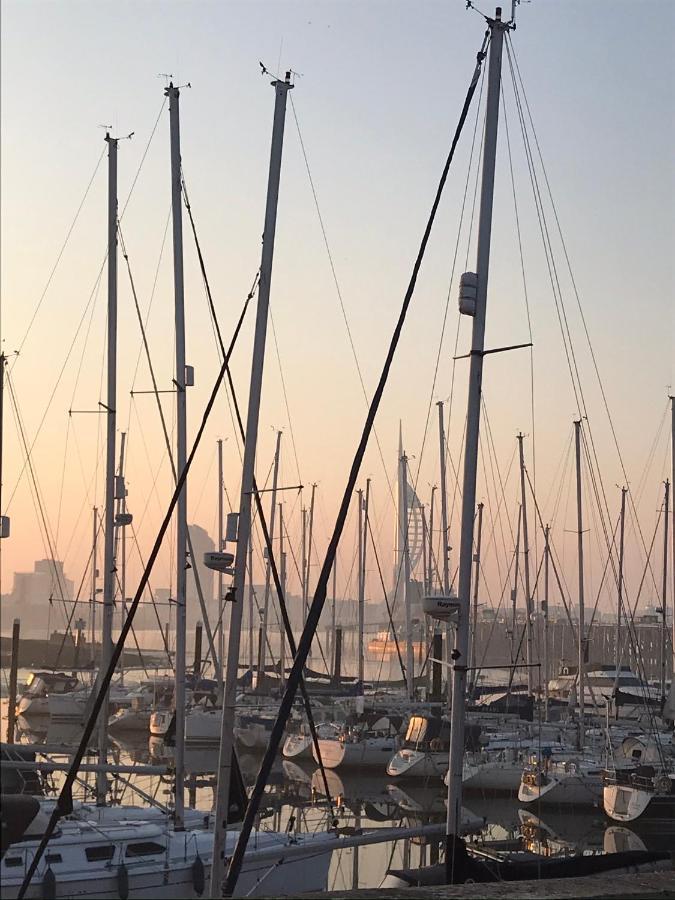 Stunning Marina Apartment Gosport Portsmouth Bagian luar foto