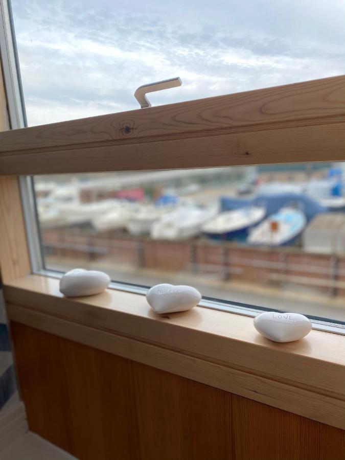 Stunning Marina Apartment Gosport Portsmouth Bagian luar foto