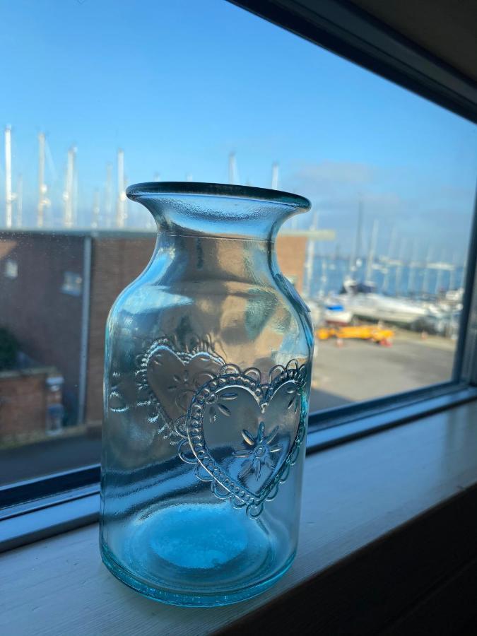 Stunning Marina Apartment Gosport Portsmouth Bagian luar foto