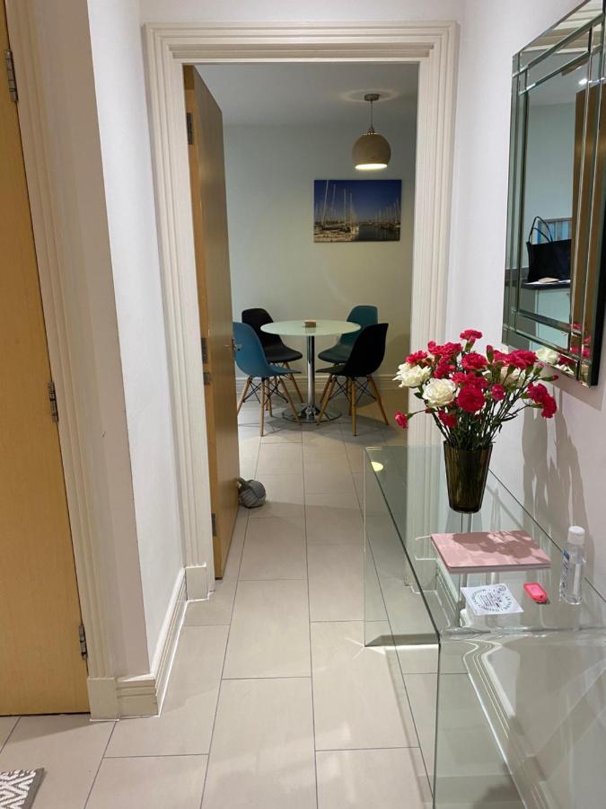 Stunning Marina Apartment Gosport Portsmouth Bagian luar foto