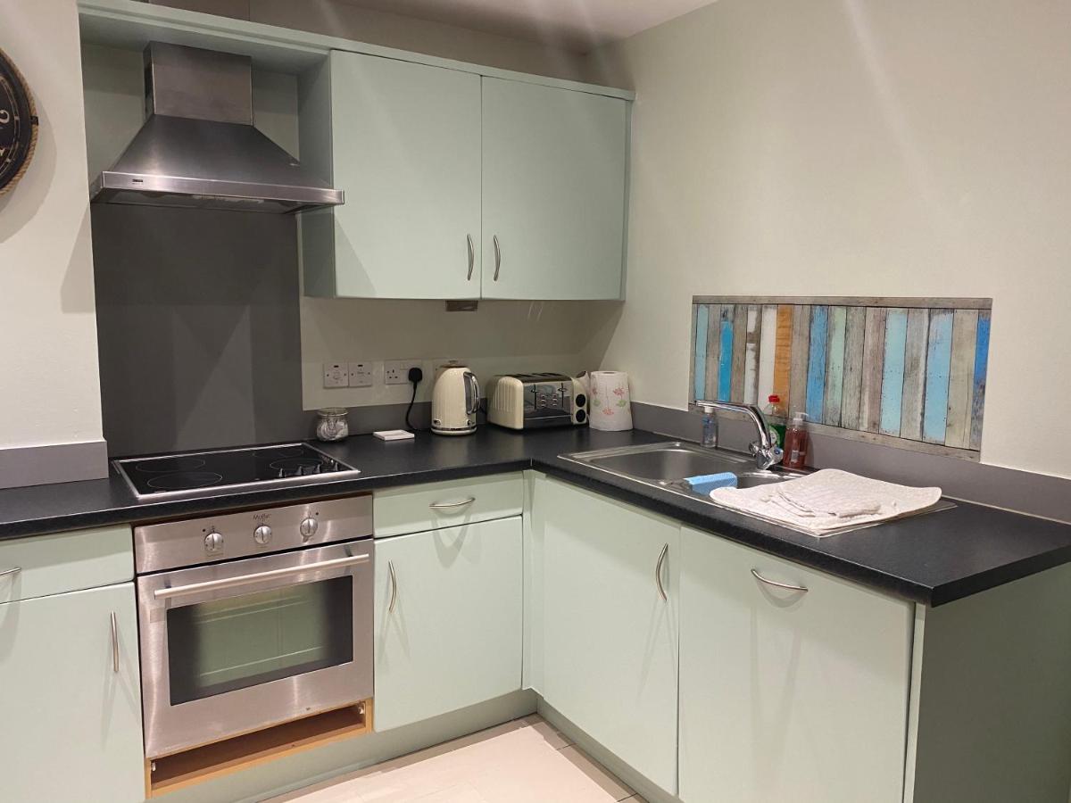 Stunning Marina Apartment Gosport Portsmouth Bagian luar foto