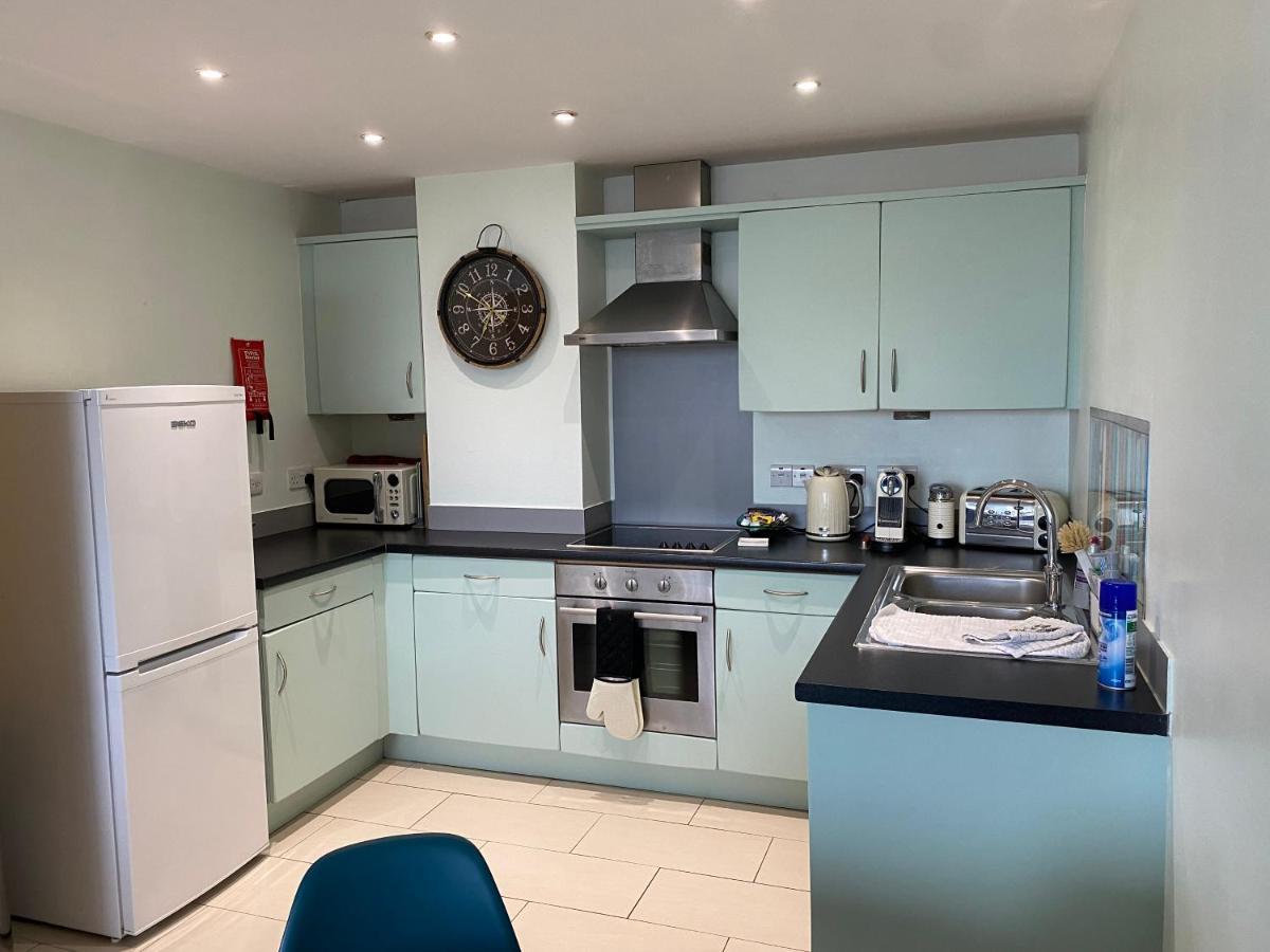 Stunning Marina Apartment Gosport Portsmouth Bagian luar foto
