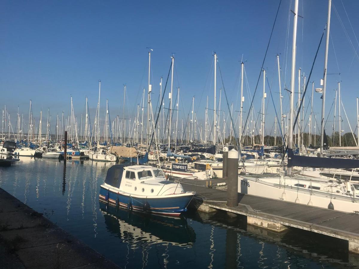 Stunning Marina Apartment Gosport Portsmouth Bagian luar foto